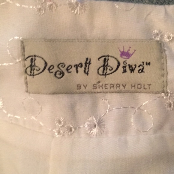 White lace eyelit knee-length skirt by Desert Diva - Picture 3 of 3